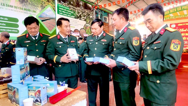 Theo&nbsp;Thượng t&aacute; L&ecirc; Trung Th&agrave;nh, mỗi hạt c&agrave; ph&ecirc; m&agrave; đơn vị lựa chọn để tạo ta c&aacute;c sản phẩm trước khi đưa đến tay người ti&ecirc;u d&ugrave;ng đều phải được chăm s&oacute;c cẩn trọng từ khi c&ograve;n tr&ecirc;n c&acirc;y đến l&uacute;c đến tay người ti&ecirc;u d&ugrave;ng, bảo đảm chất lượng cao, h&agrave;i h&ograve;a với m&ocirc;i trường v&agrave; lợi &iacute;ch cộng đồng.